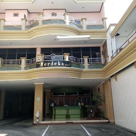 New Merdeka Hotel Jembel Extérieur photo
