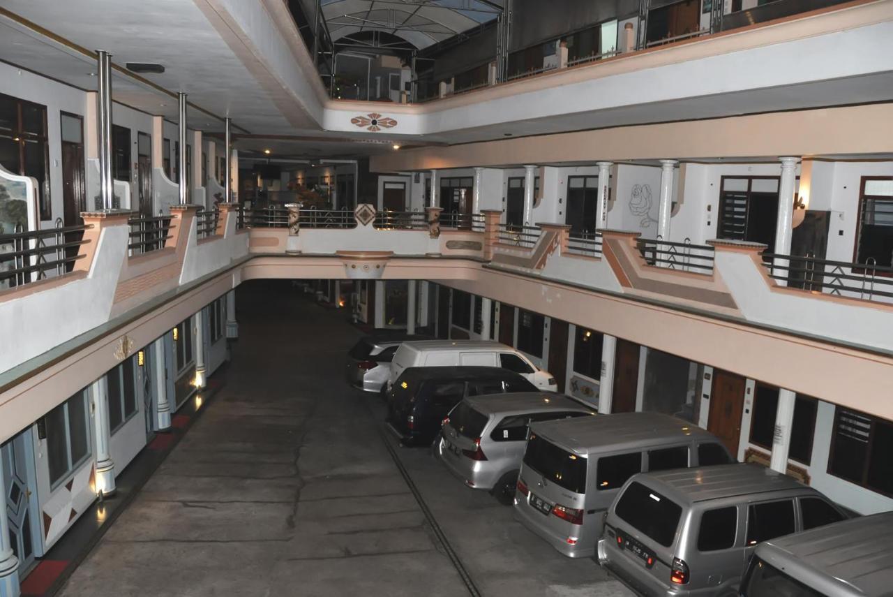 New Merdeka Hotel Jembel Extérieur photo