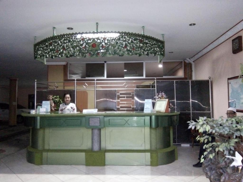 New Merdeka Hotel Jembel Extérieur photo