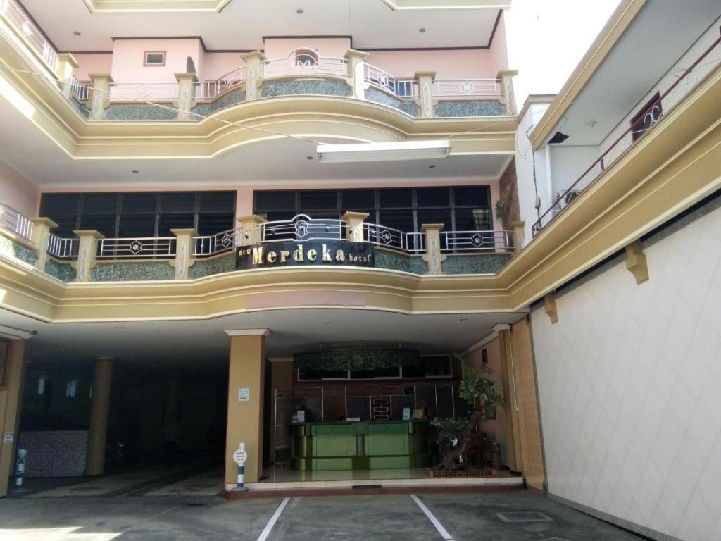 New Merdeka Hotel Jembel Extérieur photo