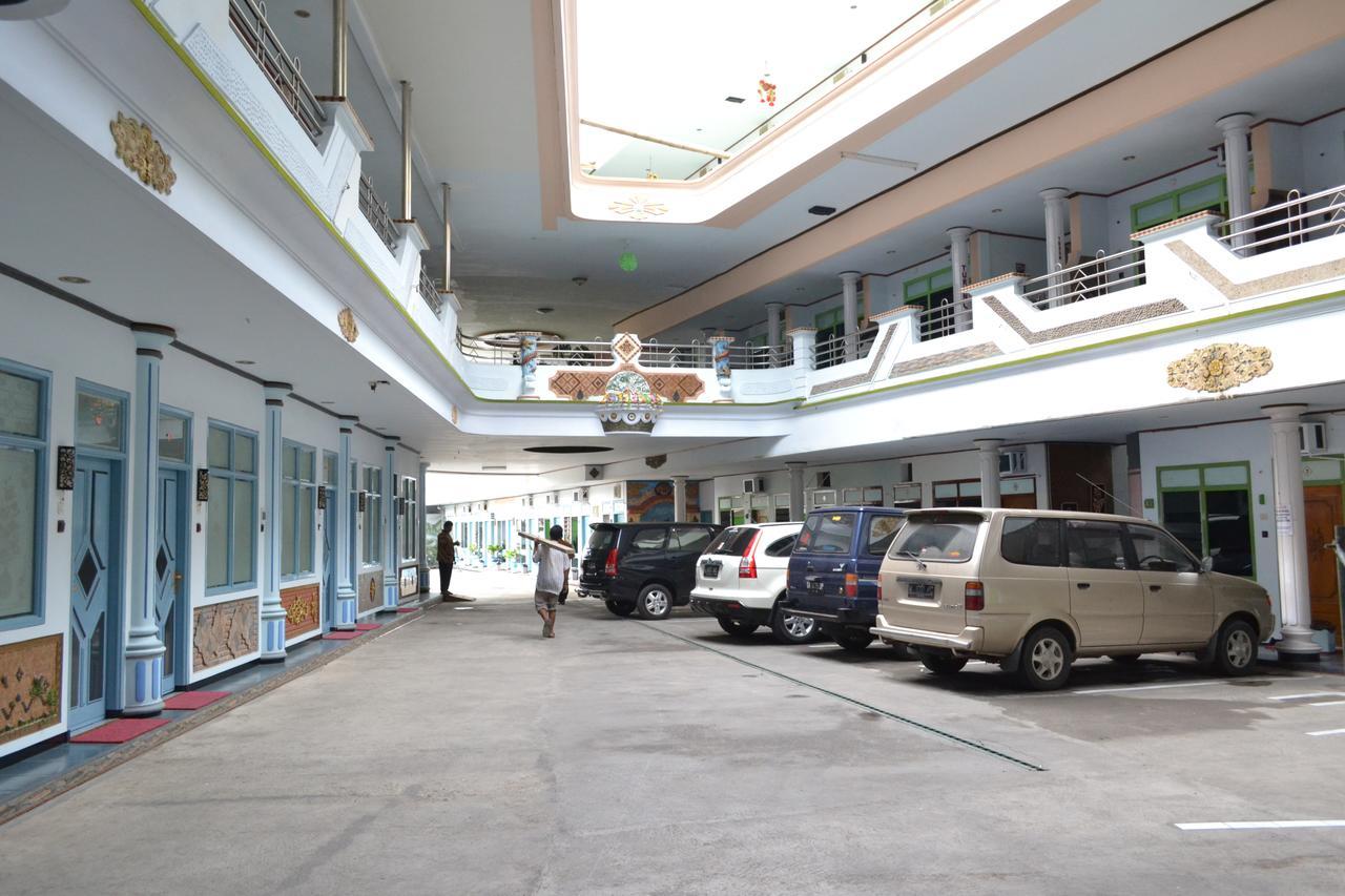 New Merdeka Hotel Jembel Extérieur photo