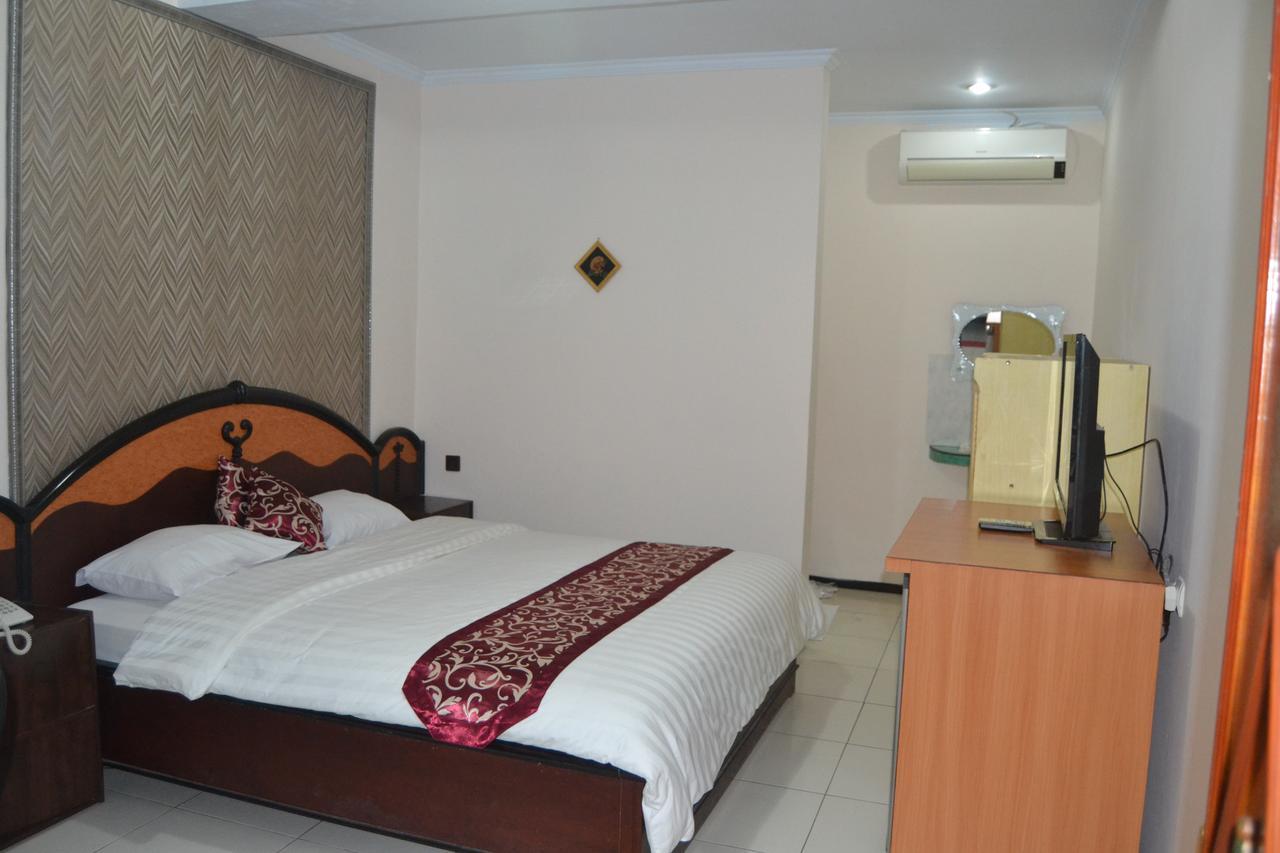 New Merdeka Hotel Jembel Extérieur photo