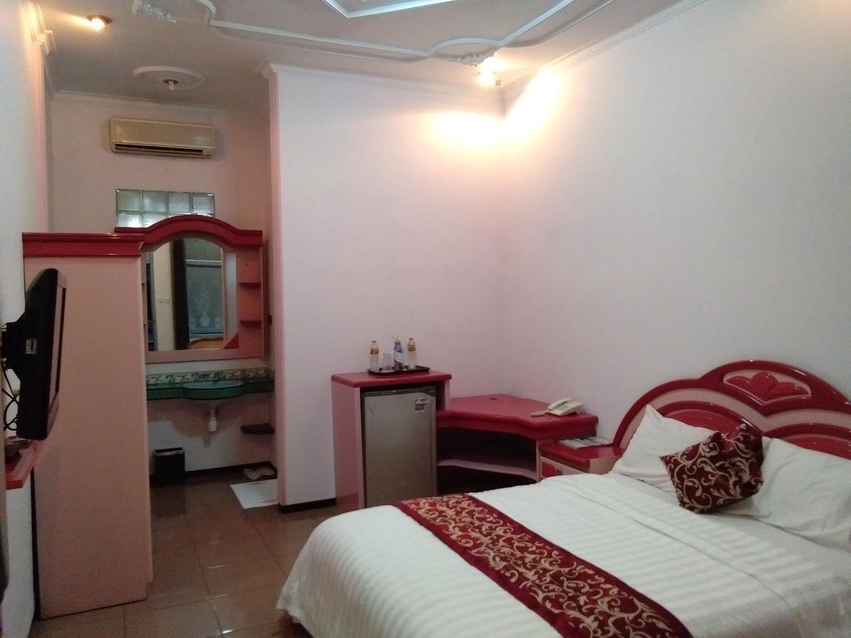 New Merdeka Hotel Jembel Extérieur photo