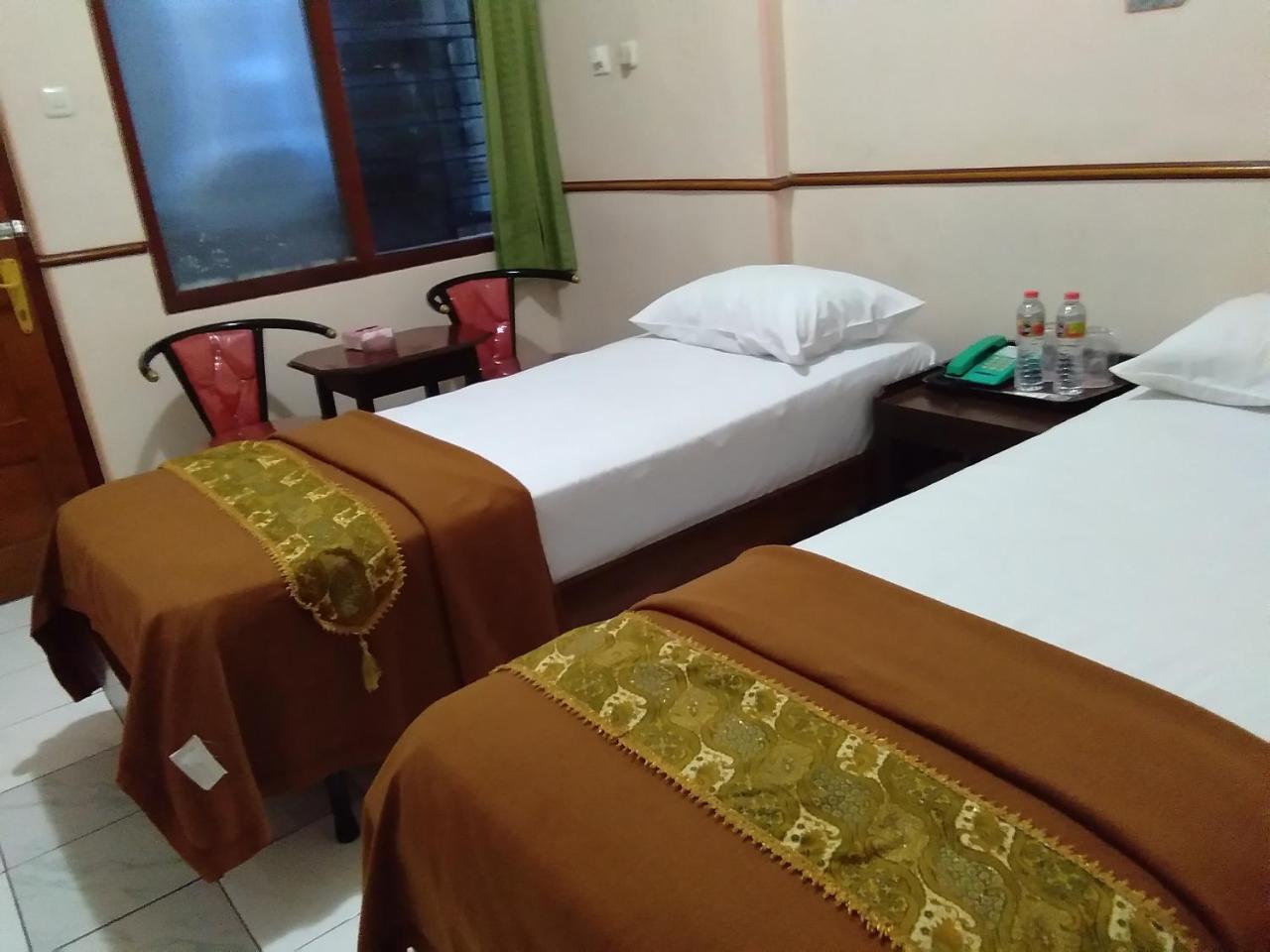 New Merdeka Hotel Jembel Extérieur photo