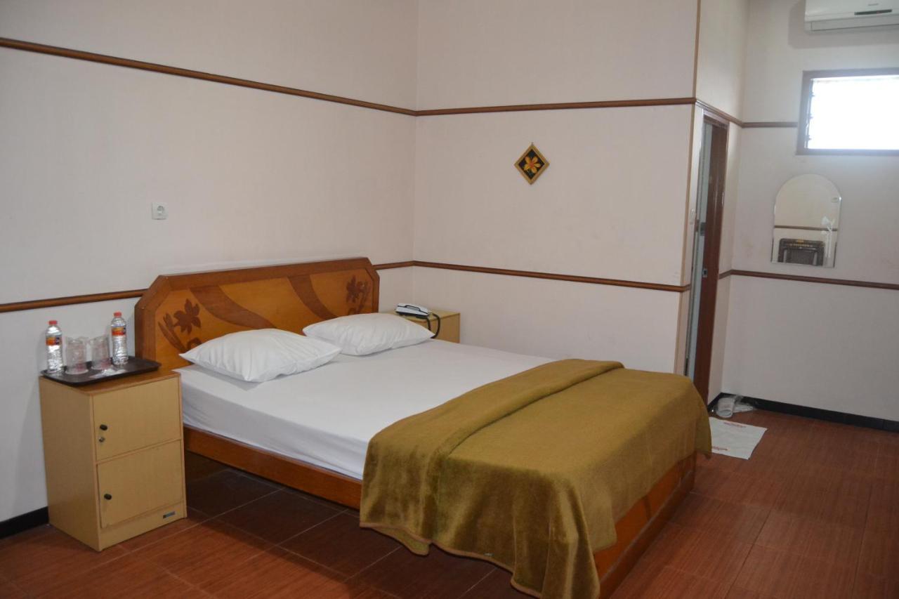 New Merdeka Hotel Jembel Extérieur photo