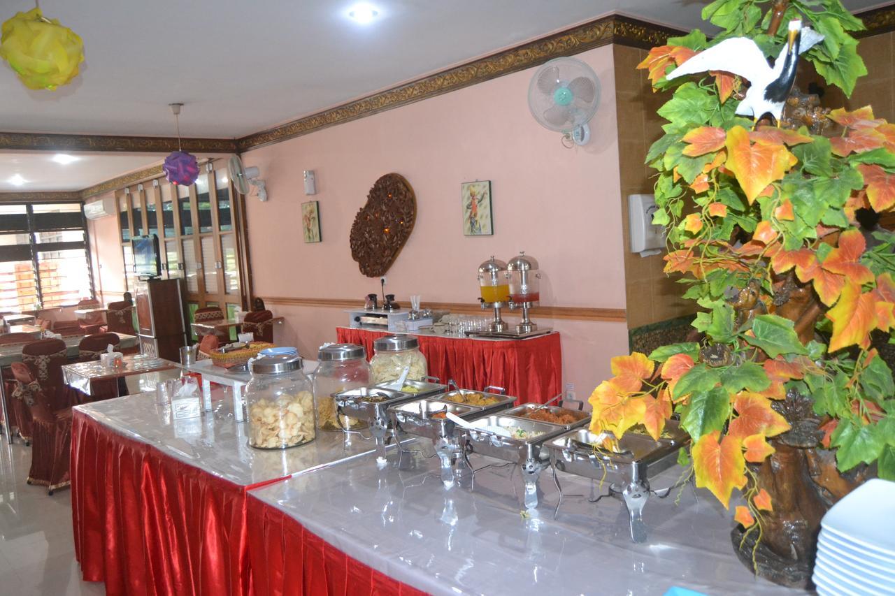 New Merdeka Hotel Jembel Extérieur photo