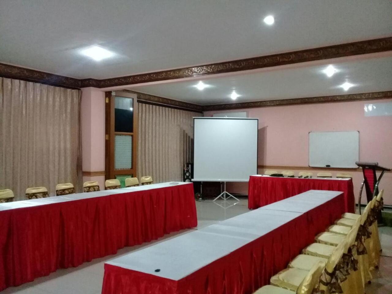 New Merdeka Hotel Jembel Extérieur photo