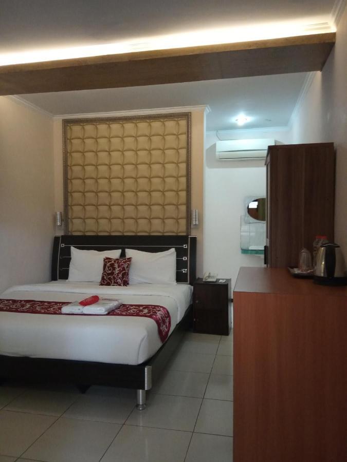 New Merdeka Hotel Jembel Extérieur photo