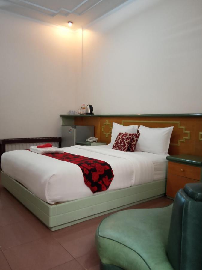 New Merdeka Hotel Jembel Extérieur photo